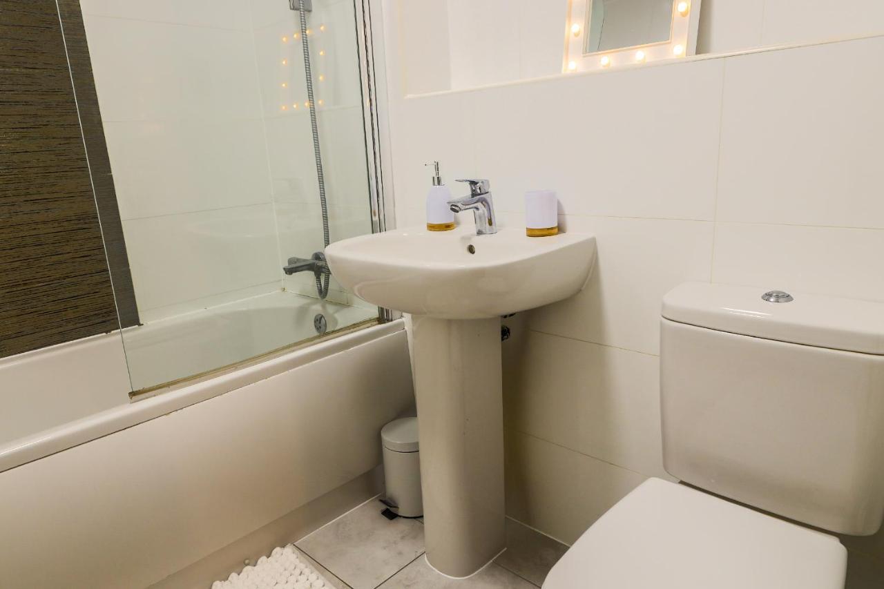 Comfort Apartments - Ideal For Contractors Дербі Екстер'єр фото