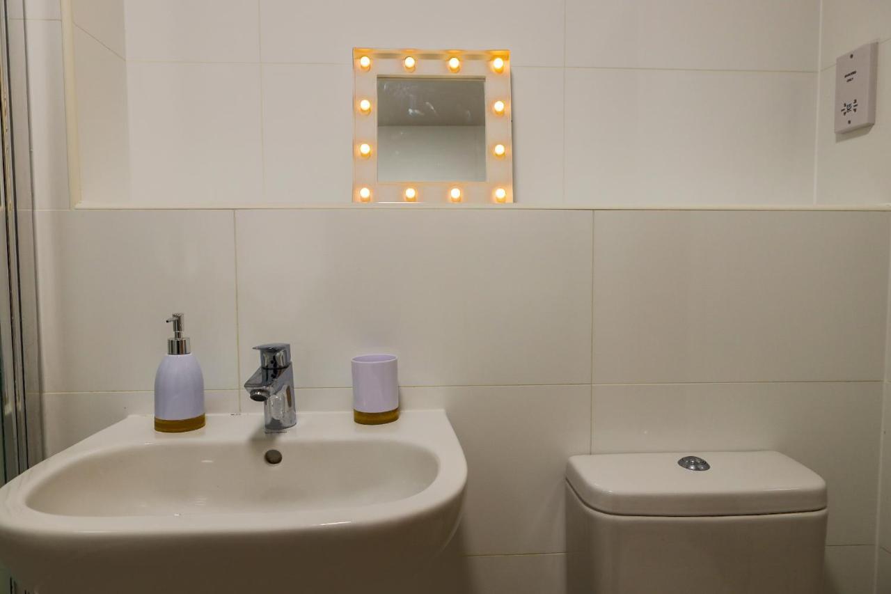 Comfort Apartments - Ideal For Contractors Дербі Екстер'єр фото